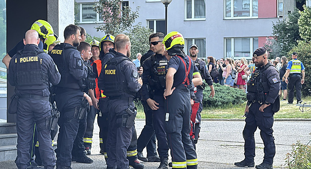 Manévry a evakuace na úřadu práce. Policie nahlášenou bombu nenašla