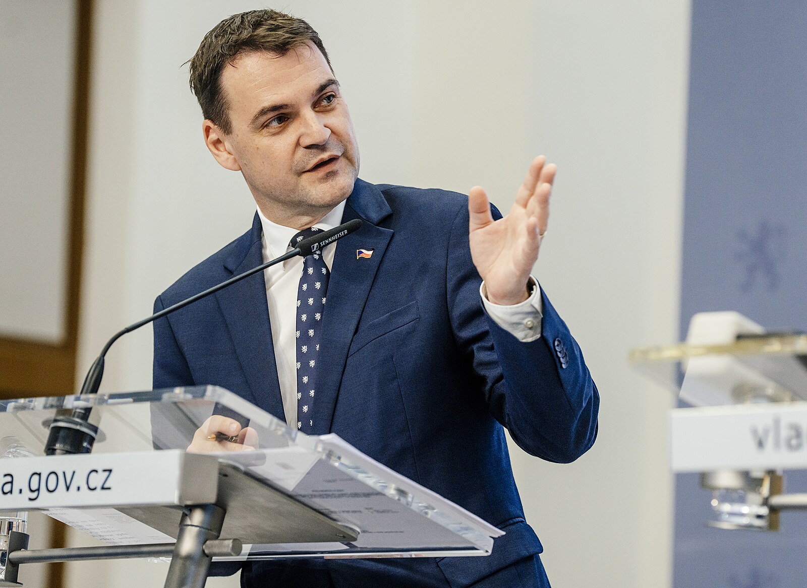 Pavel si místo bodyguardů vyžádal mluvčího a fotografa, řekl ministr Macinka