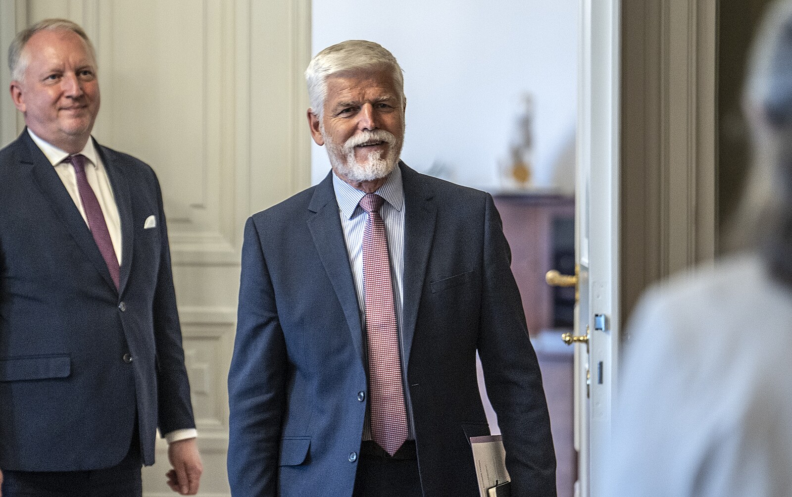 Prezident je automaticky vedoucím delegace na summit NATO, řekl Pavel