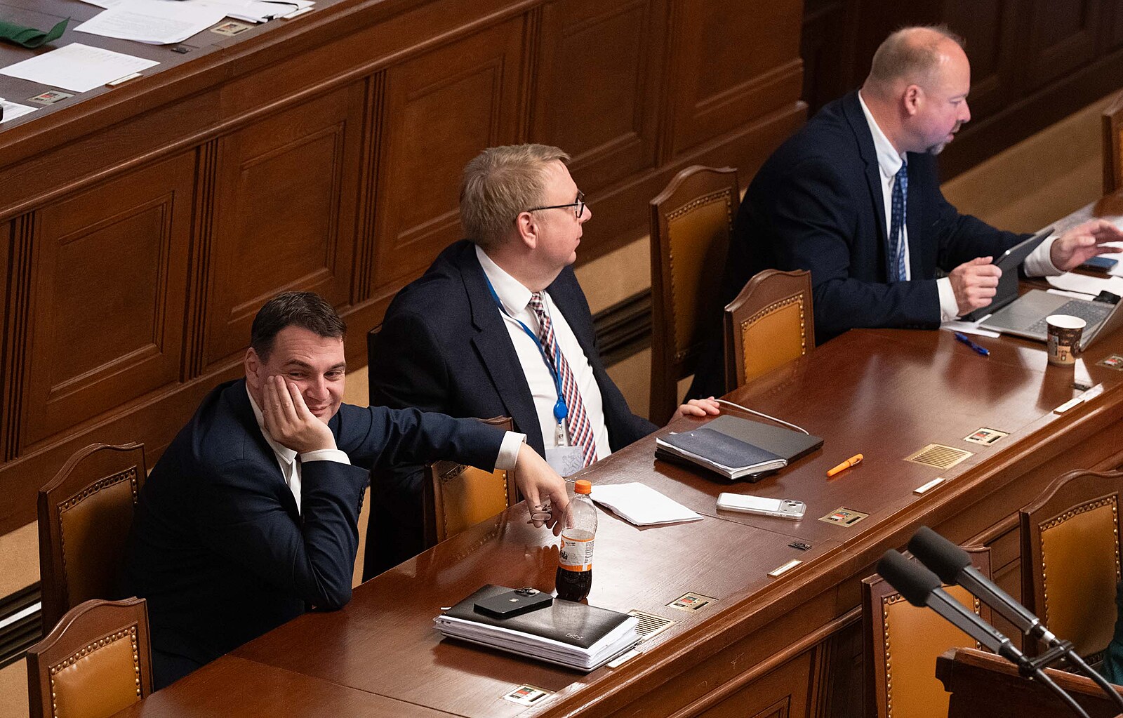 Poslance zaměstnají interpelace. Opozice se chce ptát Macinky na ústavní puč