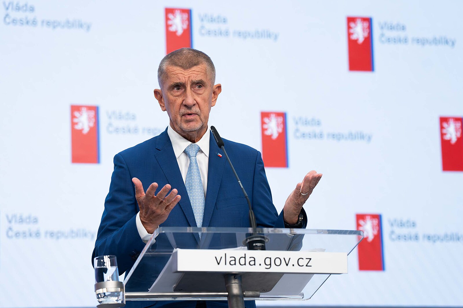 Dorostl Babiš role učitele Hnízda? Před školním výletem do Ankary se snaží žáky umravnit, ale… | Názory