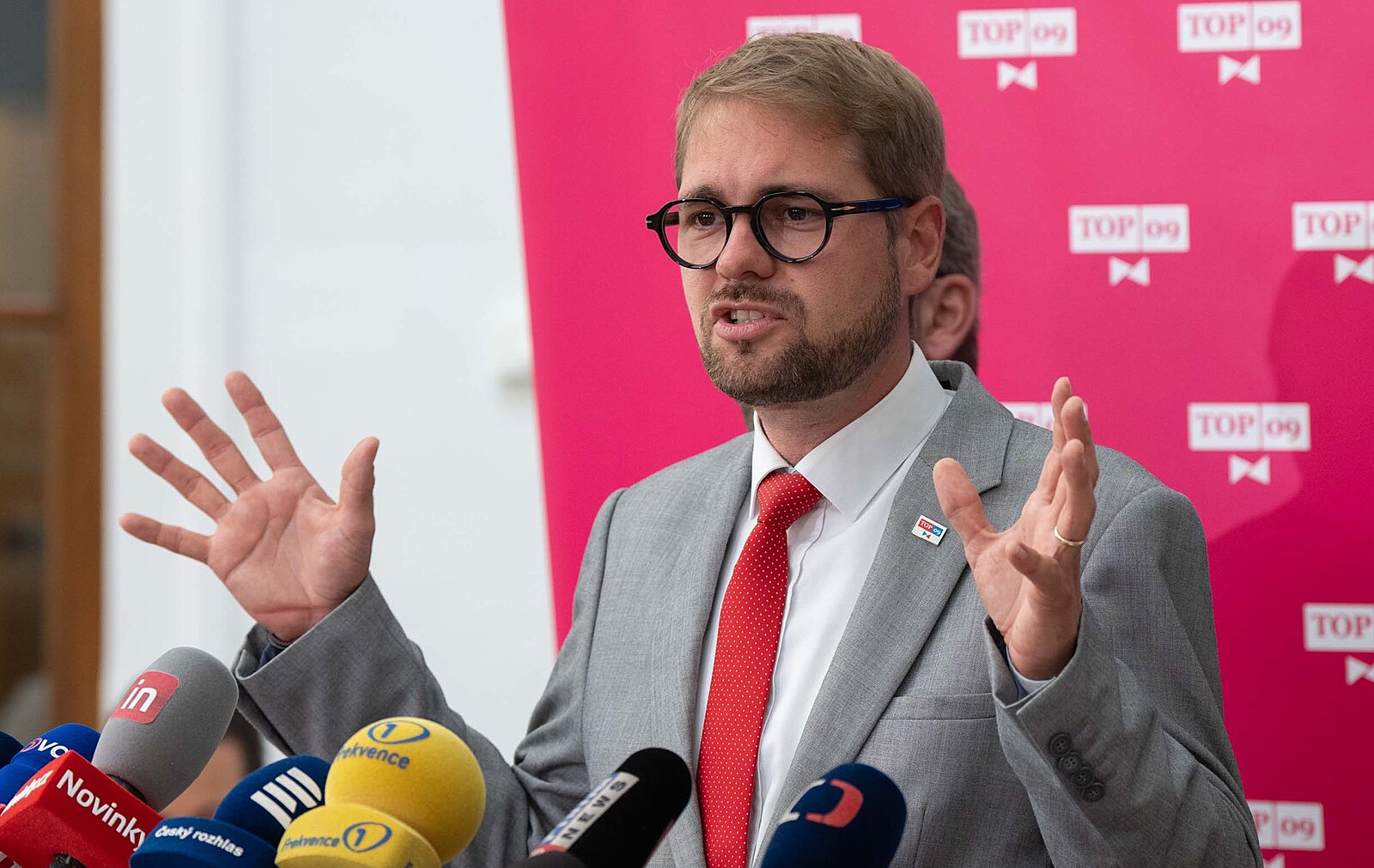 Past, účelovost, varuje TOP 09 před změnou jednacího řádu kvůli bitvě politiků o financování ČT