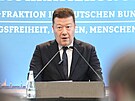 P�edseda hnutí SPD Tomio Okamura vystupuje na kongresu po�ádaném n�meckou...
