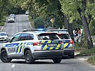 Policisté v Praze zadr�eli podez�elého mu�e, který se pohyboval se zbraní v...