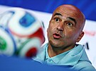 Roberto Martínez na tiskové konferenci p�ed zápasem s Uzbekistánem.