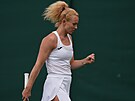 Kate�ina Siniaková se raduje ze získané vým�ny b�hem prvního kola Wimbledonu.
