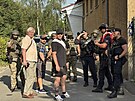 V �elákovicích u Prahy zasahují policisté a zásahová jednotka kv�li ozbrojenému...
