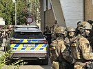 V �elákovicích u Prahy zasahují policisté a zásahová jednotka kv�li ozbrojenému...