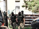 V �elákovicích u Prahy zasahují policisté a zásahová jednotka kv�li ozbrojenému...