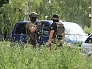 V �elákovicích u Prahy zasahují policisté a zásahová jednotka kv�li ozbrojenému...