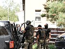 V �elákovicích u Prahy zasahují policisté a zásahová jednotka kv�li ozbrojenému...
