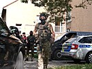 V �elákovicích u Prahy zasahují policisté a zásahová jednotka kv�li ozbrojenému...