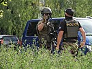 V �elákovicích u Prahy zasahují policisté a zásahová jednotka kv�li ozbrojenému...