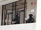 Policie kv�li hledanému ozbrojenému mu�i hlídá preventivn� budovy ministerstva...