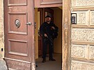 Policie kv�li hledanému ozbrojenému mu�i hlídá preventivn� budovy ministerstva...