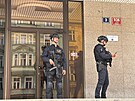Policie kv�li hledanému ozbrojenému mu�i hlídá preventivn� budovy ministerstva...