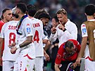 Kou� Tuniska Hervé Renard udílí pokyny svým sv��enc�m b�hem pauzy v utkání s...