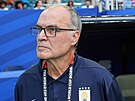 Marcelo Bielsa coby kou� Uruguaye p�ed zápasem proti Kapverdám.