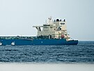 Ropný tanker Universal Winner vplouvá do jihokorejského p�ístavu Ulsan. (10....