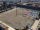 Centrem m�sta je Nám�stí ústavy (Plaza de la Constitución neboli Zócalo). Na...