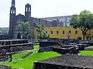 Název ve skute�nosti odkazuje ke t�em etapám mexické historie - náv�t�vníci tu...