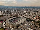 Estadio Azteca a Mexico City v pozadí.