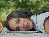 Charlotte Gott ve videoklipu I Could Be Mine (2026)