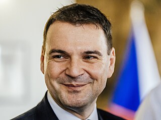 Ministr zahrani�í Petr Macinka ve �tvrtek v �ernínském paláci ud�lil medaili...