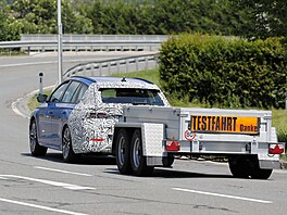 �pioná�ní snímky maskovaného prototypu �kody Octavie, která podstoupí druhý...