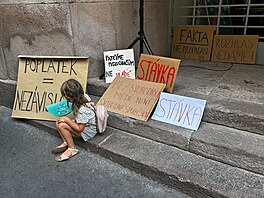 Pracovníci �eské televize a �eského rozhlasu v pond�lí vstoupili do stávky. Do...