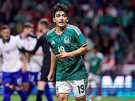 Gilberto Mora (14. �íjna 2008) hraje za Club Tijuana a mexický národní tým.