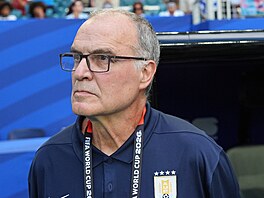 Marcelo Bielsa coby kou� Uruguaye p�ed zápasem proti Kapverdám.