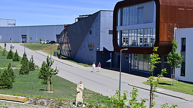 Investi�n� n�klady na obnovu are�lu firmy MND Drilling & Services dos�hly 250 milion� korun, t�kala se dev�ti hektar� z celkov� plochy, stejnou ��stku st�la obnova budovy. (24. �ervna 2026)
