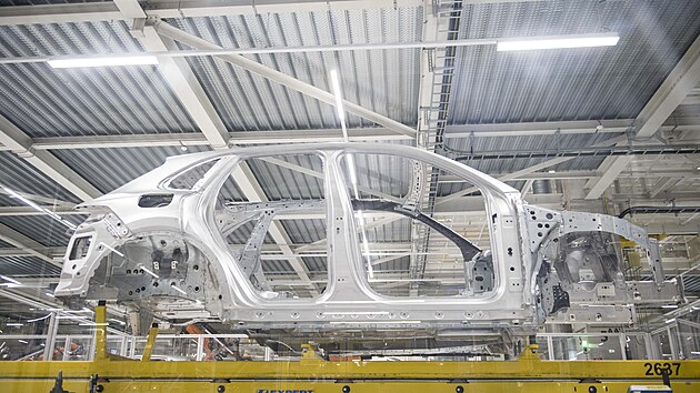 Pohled na v�robu vozidel Porsche Cayenne v bratislavsk�m z�vod� Volkswagen Slovakia b�hem slavnostn�ho otev�en� nov�ho segmentu Porsche. Investice ve v��i t�m�� 800 milion� eur sm��ovala do nov� karos�rny, mont�n� haly a testovac� dr�hy, co� umo��uje exkluzivn� kompletn� v�robu t�chto model� pro cel� sv�t p��mo na Slovensku. (15. prosince 2017)