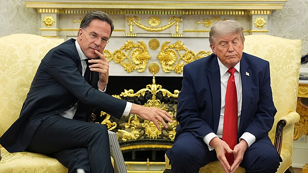Donald Trump jednal se ��fem NATO Markem Ruttem v B�l�m dom�. (24. �ervna 2026)