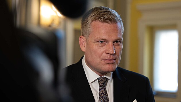 Na jednání vlády p�ichází vládní zmocn�nec pro klimatickou politiku a Green...