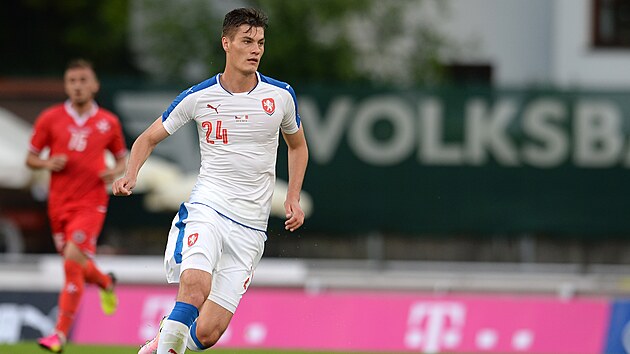 �esk� �to�n�k Patrik Schick v p��pravn�m utk�n� proti Malt�.