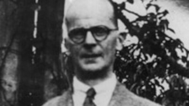 John Christie. Sv�ho souseda poslal na smrt, p�edt�m zavra�dil jeho �enu a dceru.