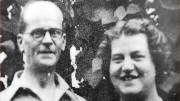 Proti Evansovi je�t� sv�d�ili spolu. Pak John Christie svou �enu Ethel zavra�dil.