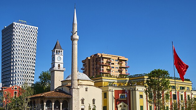 Skanderbegovo n�m�st� v Tiran�. (15. z��� 2017)