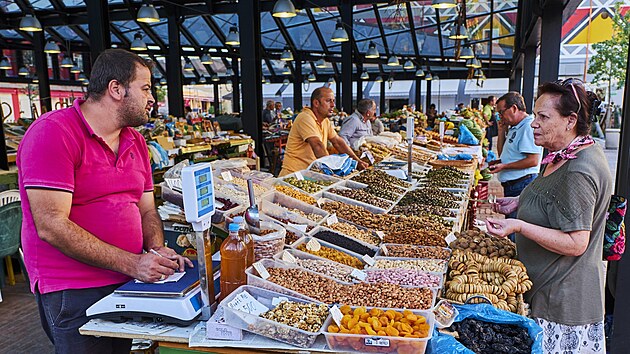 Tr�nice Nov� bazar v Tiran�. (15. z��� 2017)