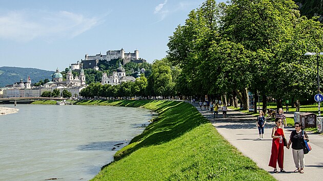 Pohled na historick� centrum Salcburku od �eky Salzach. M�sto proslul� barokn� architekturou a rodn�m domem Wolfganga Amadea Mozarta pat�� mezi nejnav�t�vovan�j�� m�sta v Rakousku.