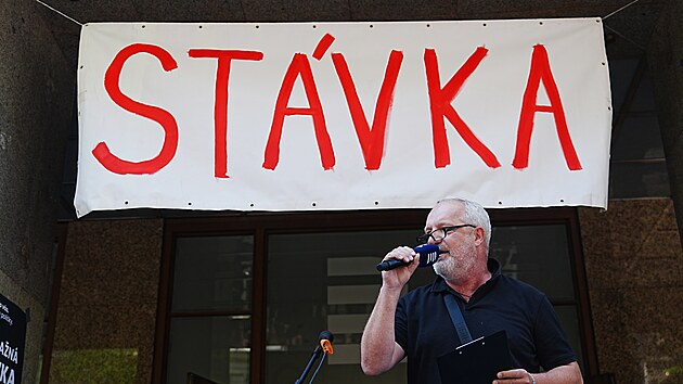 Pracovn�ci �esk� televize (�T) a �esk�ho rozhlasu (�Ro) v pond�l� vstoupili do st�vky.