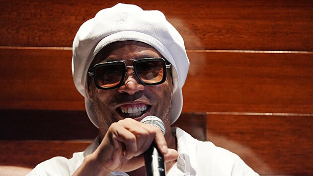 Ronaldinho ozn�mil podpis smlouvy s Ravennou.