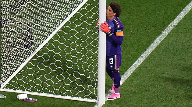 Mexick� brank�� Guillermo Ochoa a jeho reakce po z�pase s �eskem na MS.