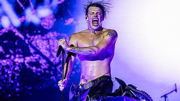 Britsk� rocker Yungblud uspo��dal v hradeck�m Parku 360 festival Bludfest. (27. �ervna 2026)