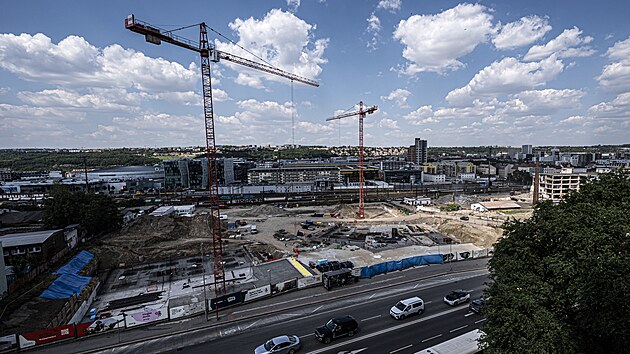 Z budovy je vid�t mimo jin� i na O2 arenu. (25. �ervna 2026)