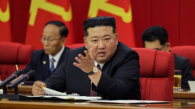 Kim �ong-un na zasedání Korejské strany práce (22. �ervna 2026)
