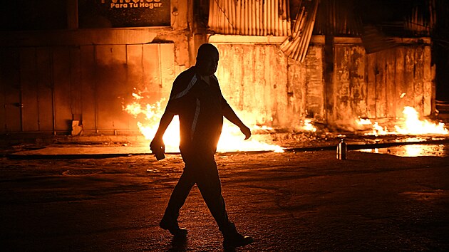 Venezuelu zas�hla kr�tce po sob� dv� siln� zem�t�esen�. Nejhor�� n�sledky neslo m�sto La Guaira ve stejnojmenn�m st�t�. (25. �ervna 2026)