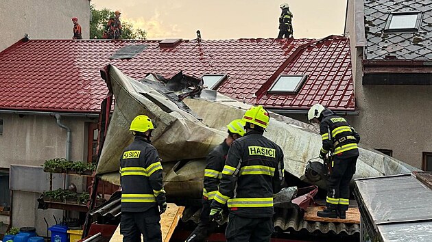 Bouřky dělaly neplechu, hasiči měli stovky výjezdů. Situace se zlepší